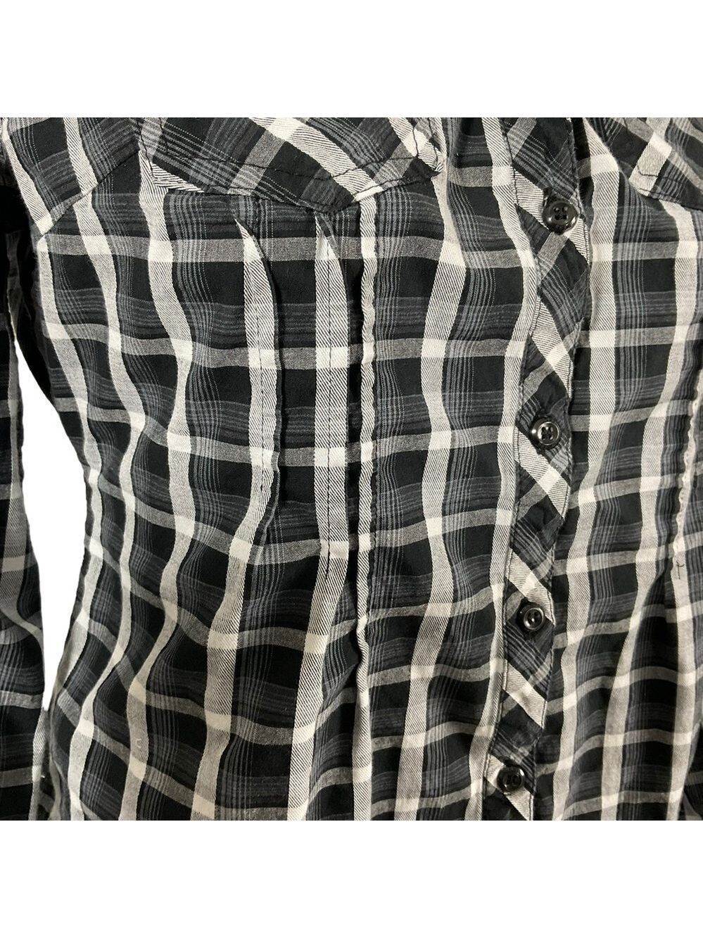 Guess Plaid Button down Blouse size Medium front pockets & roll up sleeves - Picture 5 of 9